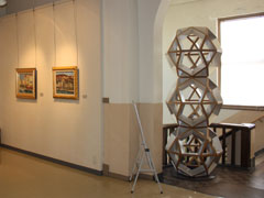 絵画ホールに展示されているオブジェの写真