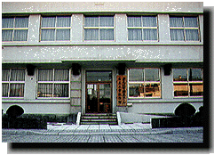 道内の警察署として昭和7年に建てられた鉄筋コンクリート造の旧岩見沢警察署の写真