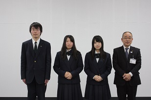 第21回全日本電卓競技大会北海道大会に出場された岩見沢緑陵高等学校パソコン部のみなさんの集合の写真